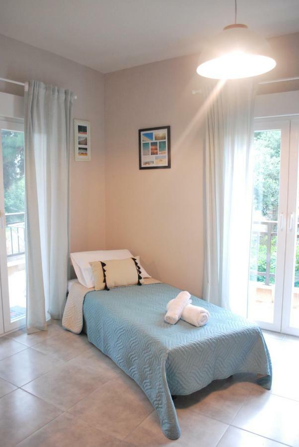 Cornelia Apartment PalaiónTsiflíkion エクステリア 写真